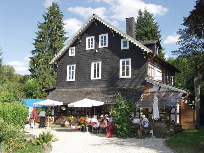 Ferienwohnung für 3 Personen, mit Balkon und Terrasse sowie Garten in Hatzfeld