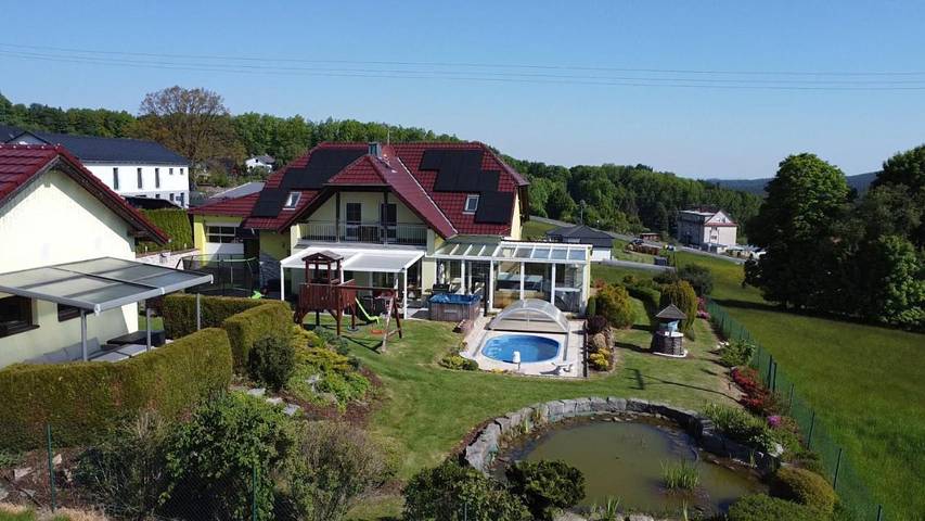 Ferienhaus für 20 Personen, mit Garten und Ausblick sowie Sauna und Pool im Böhmerwald