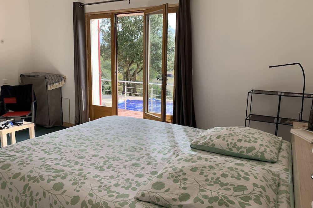 House with heated pool near the Gorges du Verdon. in Baudinard-sur-Verdon, Brignoles region