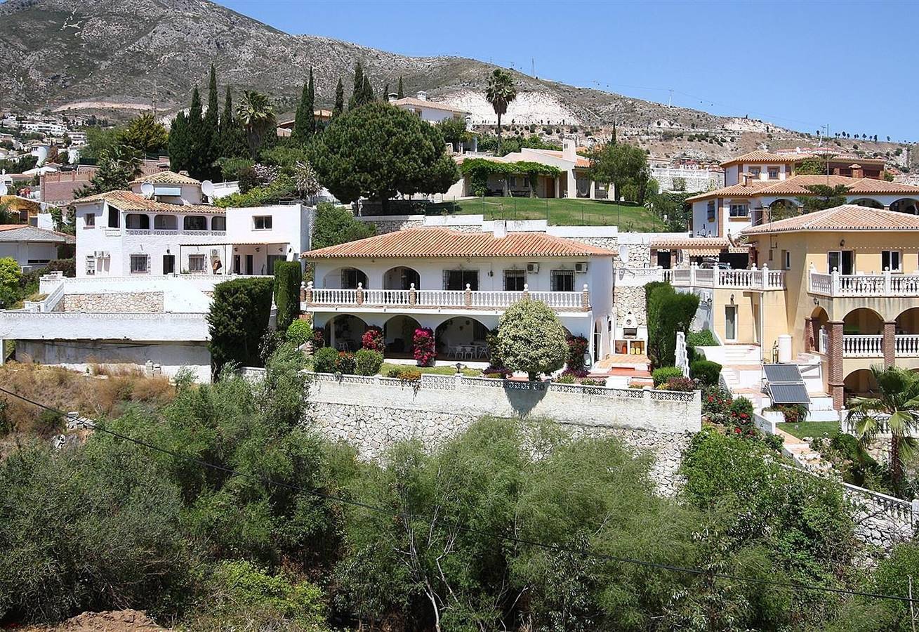 Villa 'Andalusian Style' avec vue sur les montagnes, Wi-Fi et climatisation in Torrequebrada, Benalmádena