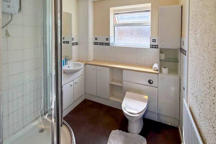 House Sleeps 5 - WiFi & Tv in Luton, Chiltern Hills