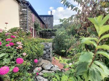 Location de vacances pour 14 personnes, avec jardin ainsi que piscine et vue à Gabriac