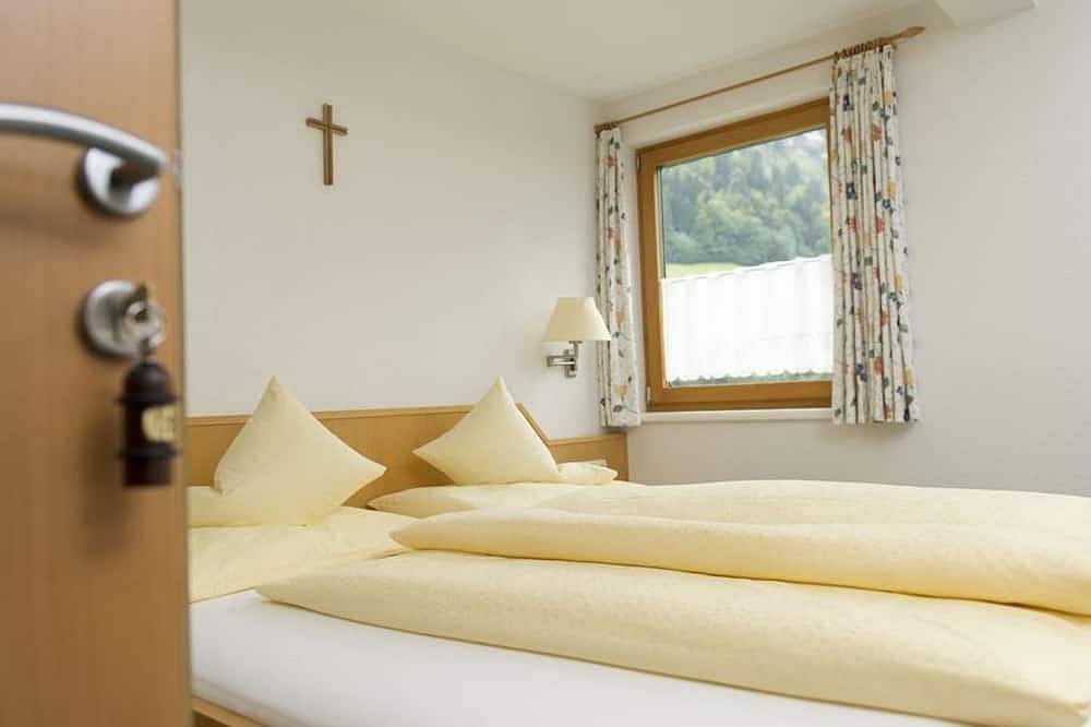 Doppelzimmer Standard mit Frühstück - Café Pension \"Zum Jäger\" **Superior in Sonntag, Lechquellengebirge