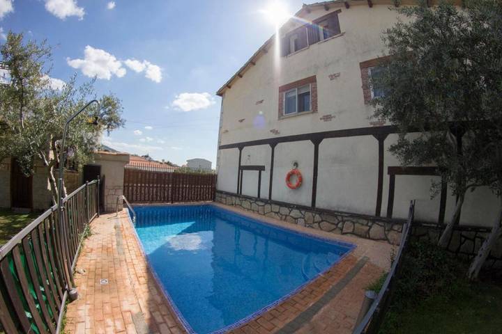 Casa rural para 14 personas, con vistas además de piscina y jardín, Familias con niños en Valle del Ambroz - 3