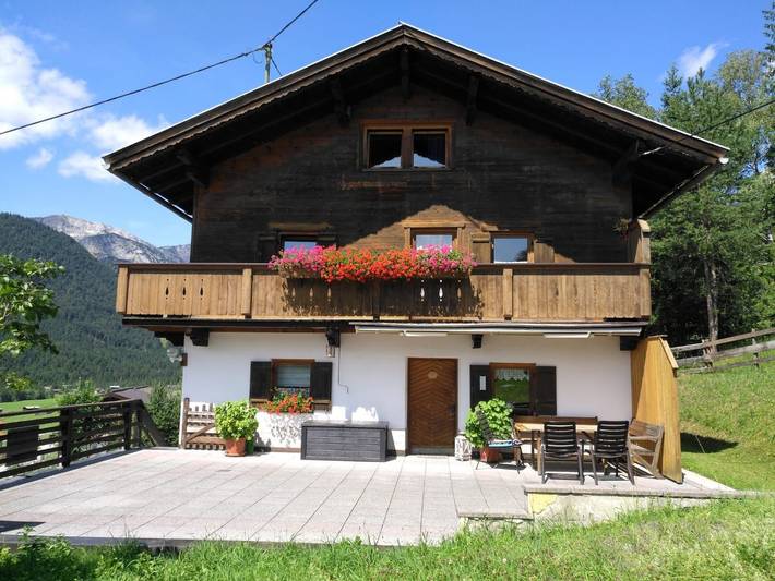 Ferienwohnung für 5 Personen, mit Balkon und Ausblick sowie Garten in Steinberg am Rofan