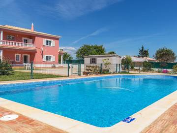 Location de vacances pour 8 personnes, avec jardin dans Alcantarilha