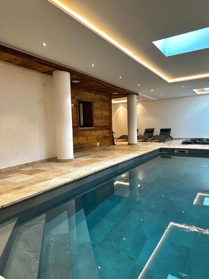 Chalet pour 8 personnes, avec jacuzzi ainsi que jardin et piscine - 1