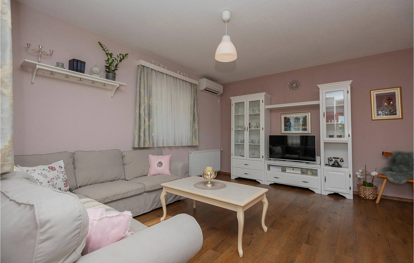 Charmante 136 m² große Ferienwohnung in der Nähe von Imotski mit Pool, Terrasse und WLAN in Imotski, Makarska Riviera