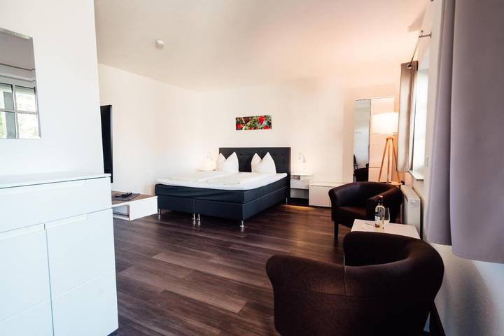 Hotel, mit Terrasse und Ausblick in Bad Berka