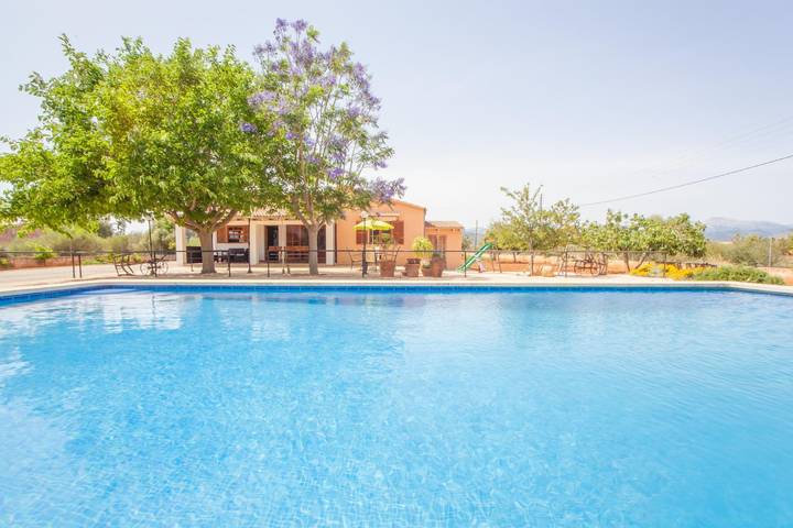 Villa for 3 people, with terrace and pool as well as garden - 1