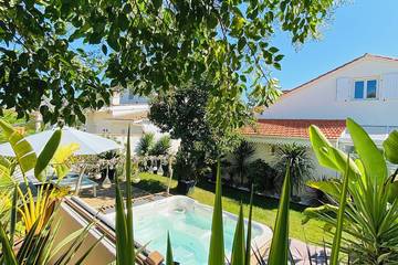 Cottage pour 2 personnes, avec jardin et jacuzzi à Mérignac