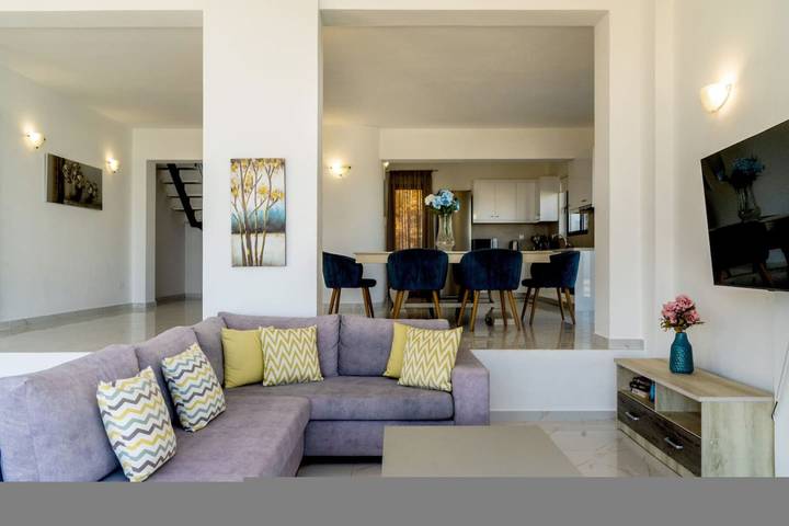 Villa pour 7 personnes, avec terrasse ainsi que vue sur l’océan et piscine dans Elounda - 4