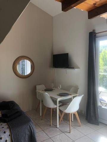 Gîte pour 2 personnes, avec terrasse et vue à Saint-Martin-de-Brômes