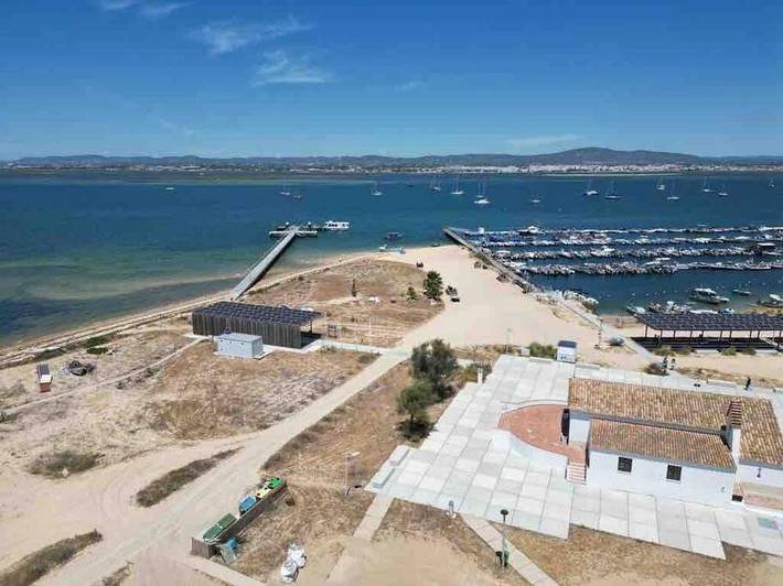 Gîte pour 5 personnes, avec vue ainsi que jardin et terrasse dans Ilha da Culatra