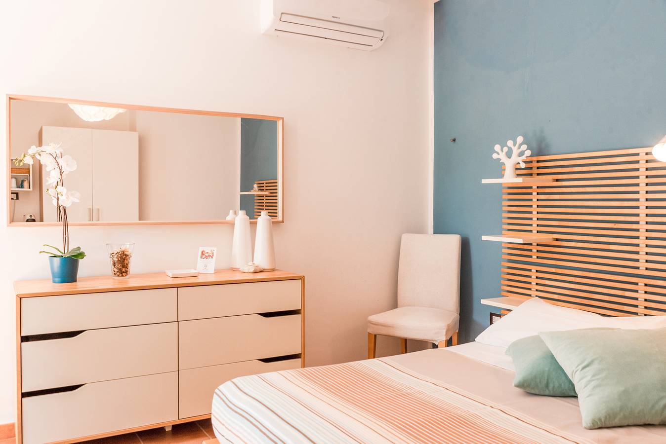 Room 'Veranda' with Mountain View, Wi-Fi and Air Conditioning in Montallegro, Agrigento Province