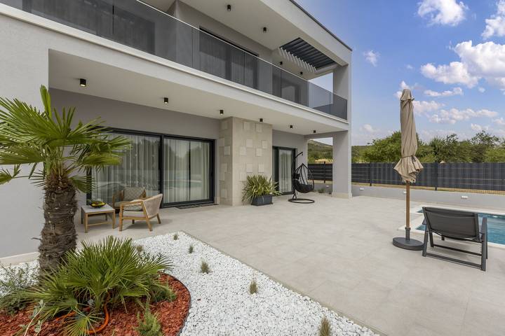 Villa für 9 Personen, mit Sauna und Balkon/Terrasse sowie Terrasse in Marina - 2