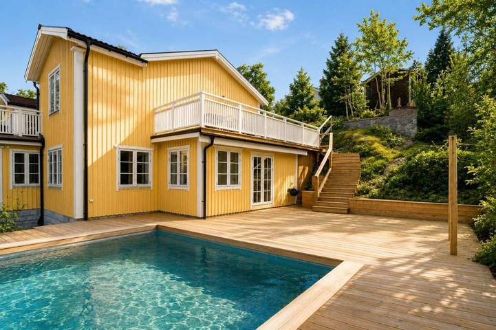 Villa för 8 Personer, med Balkong samt Bubbelpool och Terass och Trädgård i Danderyd