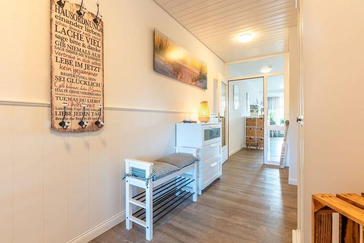 Ganze Wohnung, 4-Sterne Ferienwohnung im Erdgeschoß mit Terrasse nach Süden und Strandnah in Raucherstrand, Wyk auf Föhr