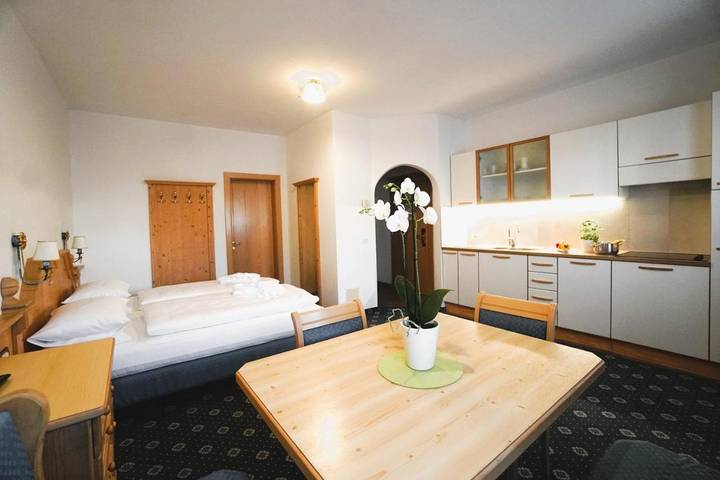 Location de vacances pour 2 personnes, avec sauna ainsi que jacuzzi et balcon à Corvara in Badia - 2