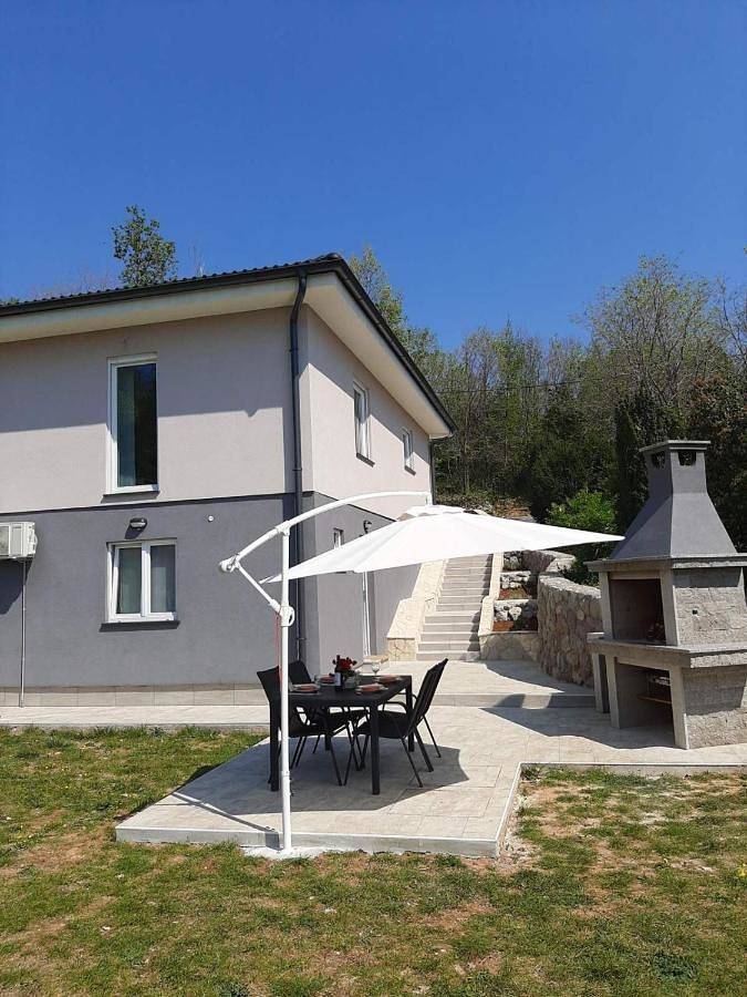 Ferienwohnung für 5 Personen, mit Terrasse und Garten sowie Ausblick
