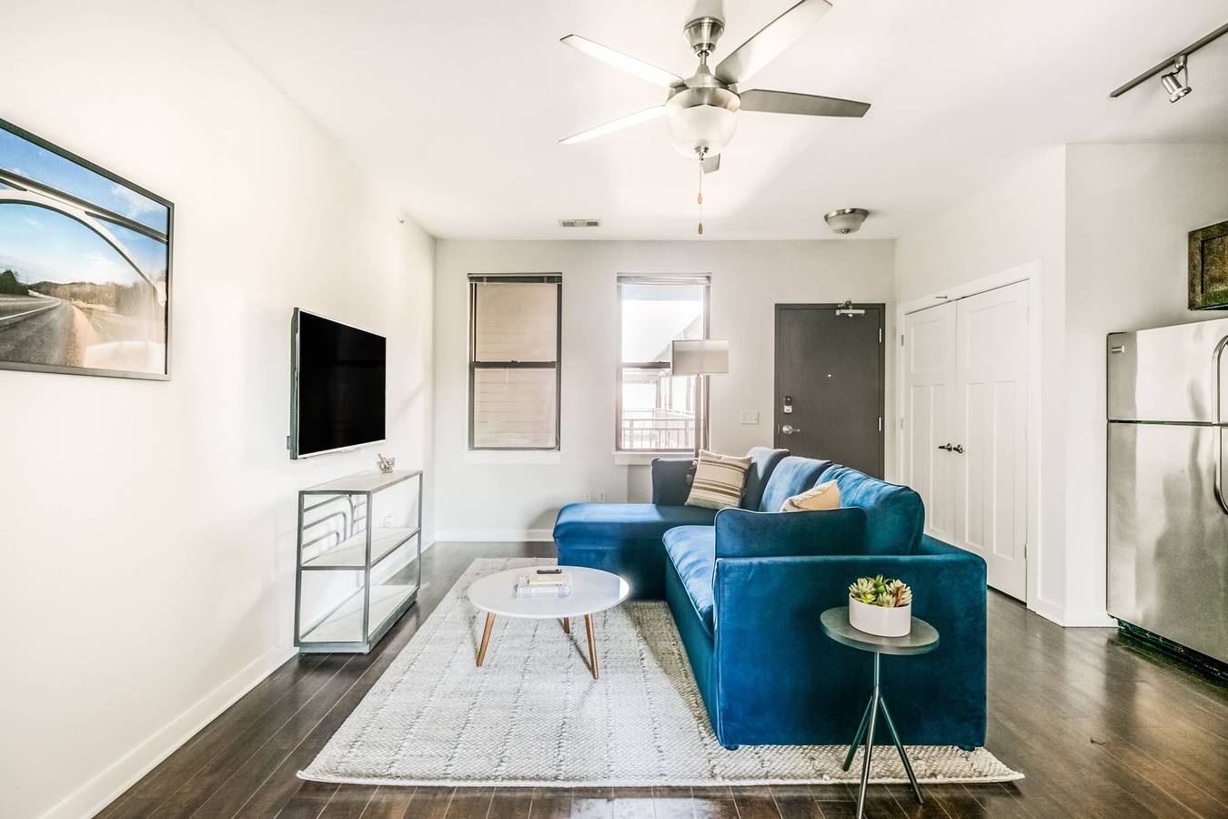 Entire apartment, Cozysuites Musicrow Classy 1Br w free parking  09 in Nashville, Tennessee