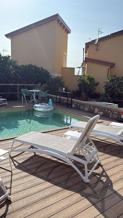 Chambre d’hôte pour 3 personnes, avec piscine ainsi que vue et balcon à Sorrento - 3