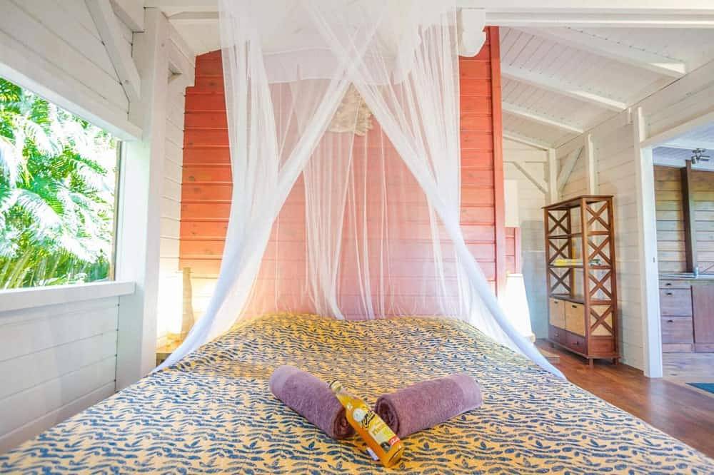 Ti Racoon garden and pool view bungalow in Pointe-Noire, Guadeloupe (Caribbean)