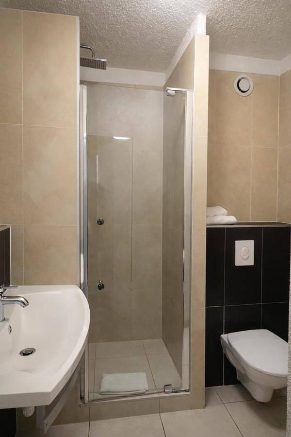 Hôtel pour 2 personnes, avec piscine ainsi que terrasse et vue, animaux acceptés à Amnéville - 4