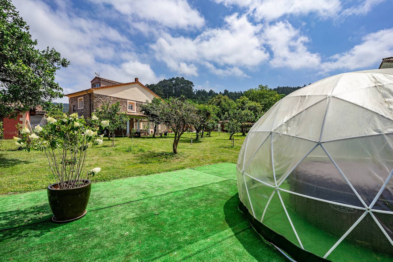 Holiday Home 'La Casuca Del Músico' with Mountain Views, Private Pool and Wi-Fi in Novales, Alfoz de Lloredo