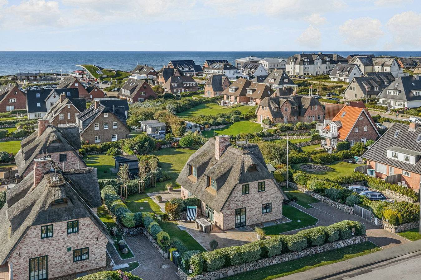 Lifestyle unter Reet, Strand & Meer um die Ecke. Ihr optimales Urlaubs-Domizil in Wenningstedt, Sylt