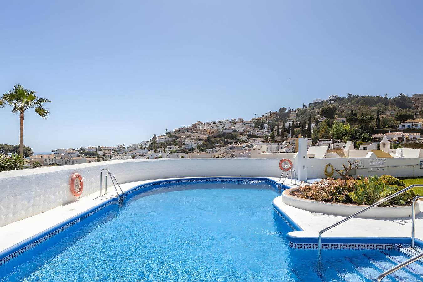 Villa 'Casablanca 7 Nerja' with Sea View, Wi-Fi and Air Conditioning in Casablanca Urbanization, Nerja