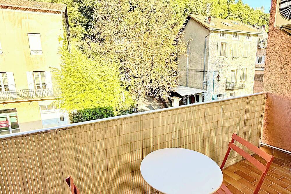 Apartamento entero, T2 near Thermes Vals - Ideal for curists & families in Vals-les-Bains, Parc naturel régional des Monts d'Ardèche