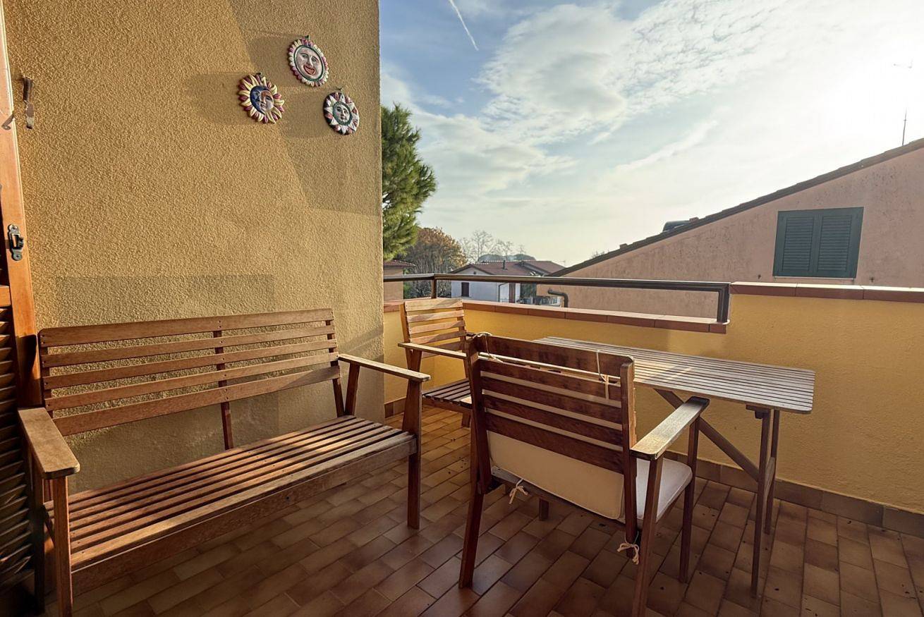 Entire apartment, N290 - Numana, comfortable three-room apartment with terrace overlooking the sea in Numana, Riviera del Conero