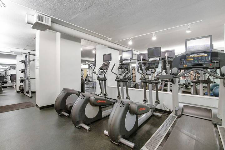 Vacation apartment for 6 people, with pool and hot tub as well as sauna and balcony in Delaware