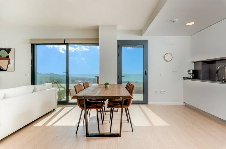 Ganze Wohnung, Bali in Rincón | Elegante Wohnung mit Terrasse & Meerblick in Rincón de la Victoria, Costa del Sol