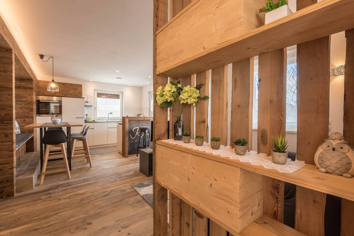 Appartamento intero, Appartamento di vacanza "Roderer" con vista sulle montagne, Wi-Fi, balconi e terrazza in Umes, Fiè allo Sciliar