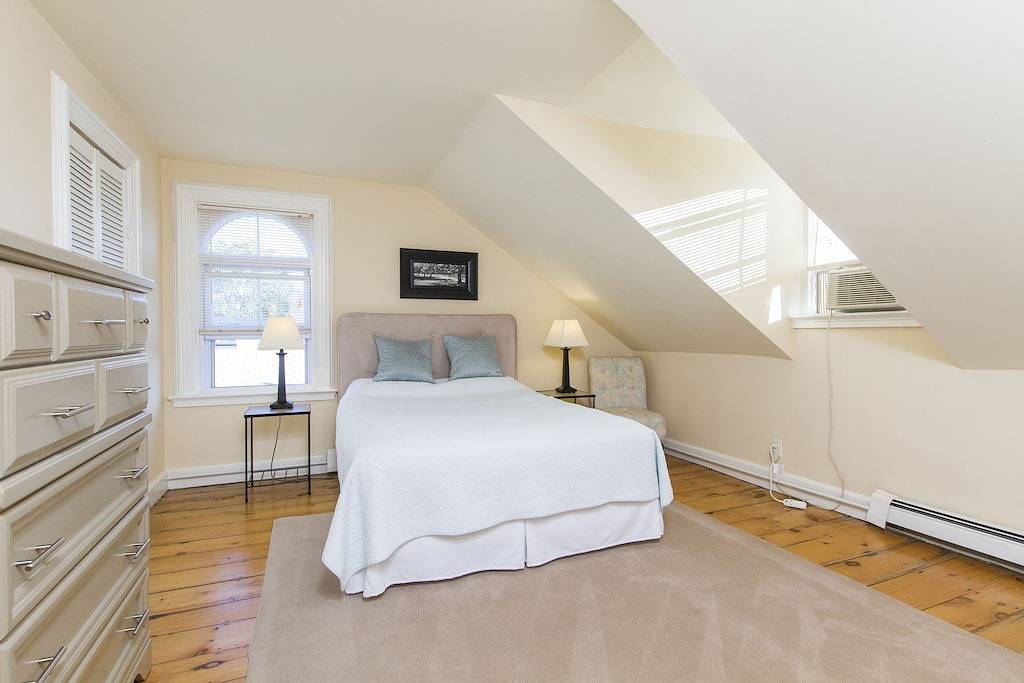 Ganze Wohnung, Wünschenswerte Coggeshall Ave - 2-Zim.-Einheiten - 3. Stock, 4 Schlafplätze in Newport, Newport County