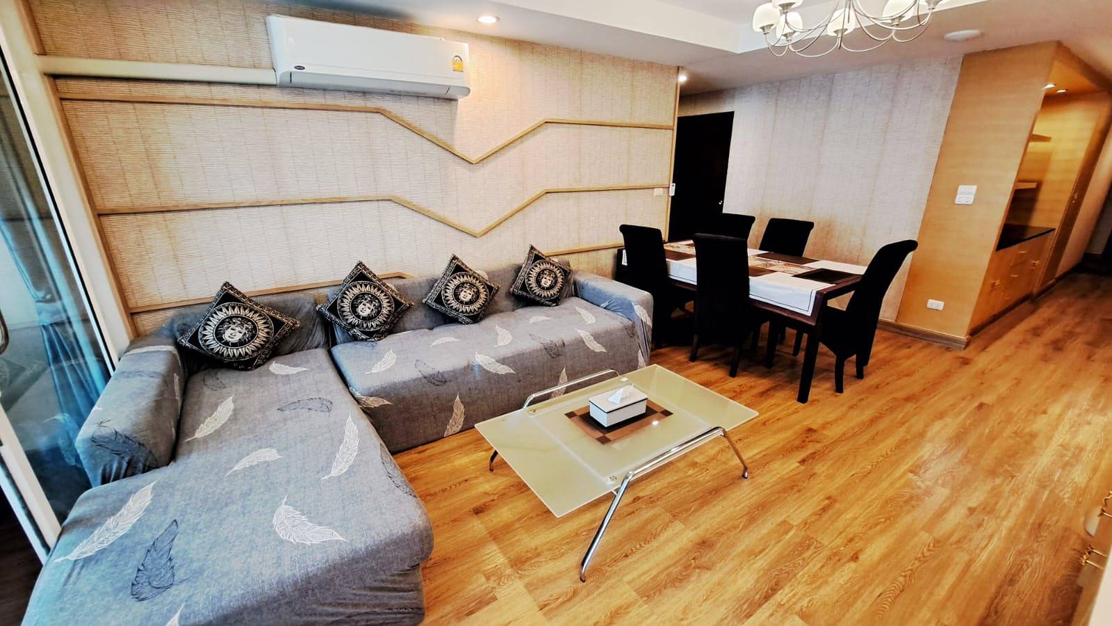 Appartement de vacances entier, Appartement meublé de 3 chambres en centre-ville avec piscine partagée (7D). in Watthana District, Bangkok