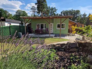 Bungalow für 2 Personen, mit Terrasse und Garten in Brandenburg