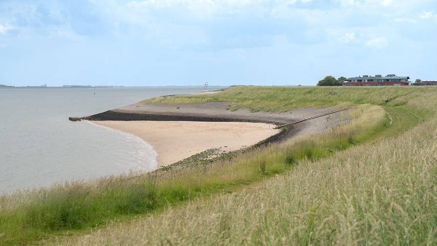 Vakantiehuis voor 8 personen, with sauna and terras as well as tuin in Wemeldinge