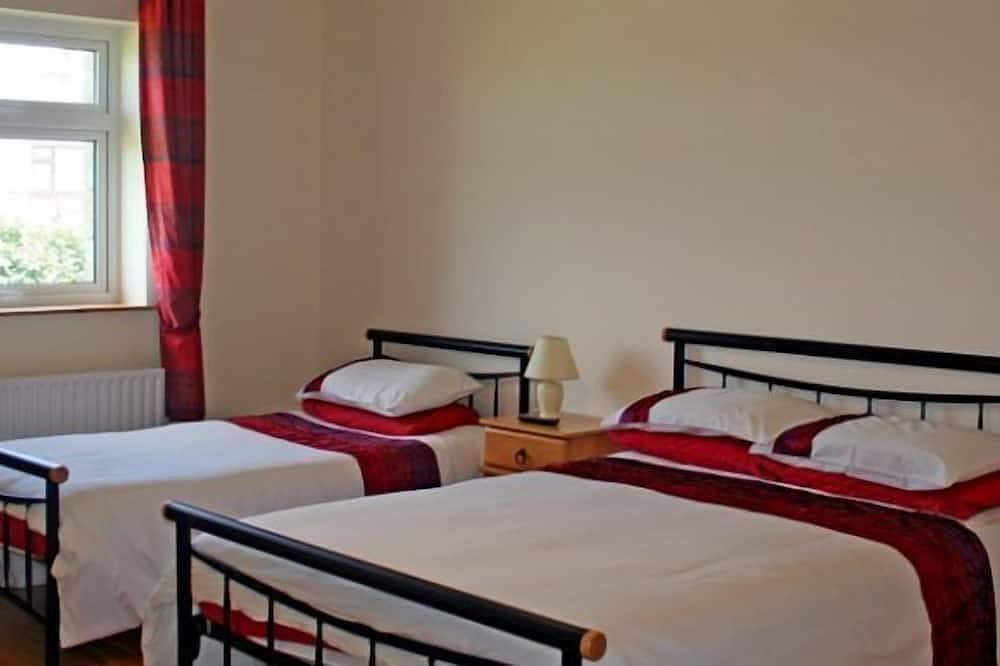 Entire apartment, Walk to Omey beach & the village 
