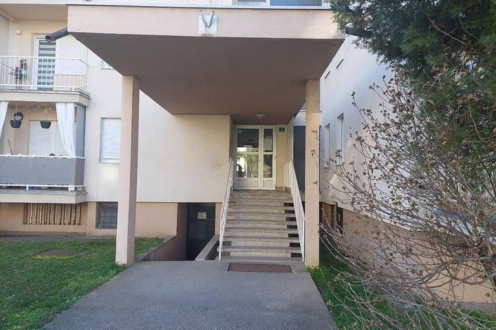 Ganze Wohnung, Self-check in 1-bedroom apartment with balcony in charming Vinkovci in Vinkovci, Vukovar-Srijem