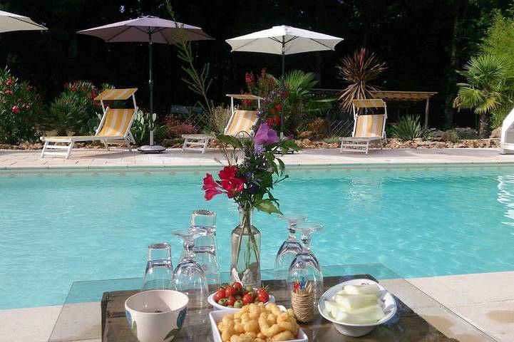 Gîte pour 4 personnes, avec jardin ainsi que jacuzzi et piscine à Groléjac