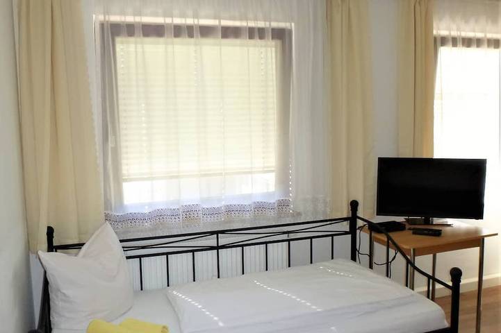 Zweibettzimmer mit Gemeinschaftsbad in Nürnberg, Franken