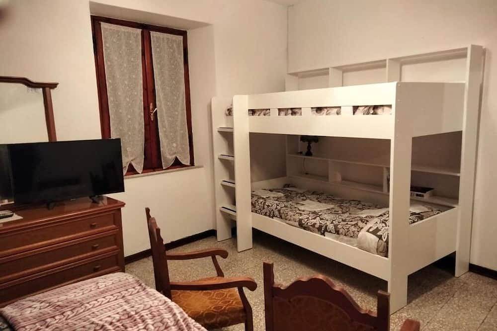 Grandma's House - Deluxe Room (2 Adults + 1 Child) in Casola in Lunigiana, Parco Regionale delle Alpi Apuane