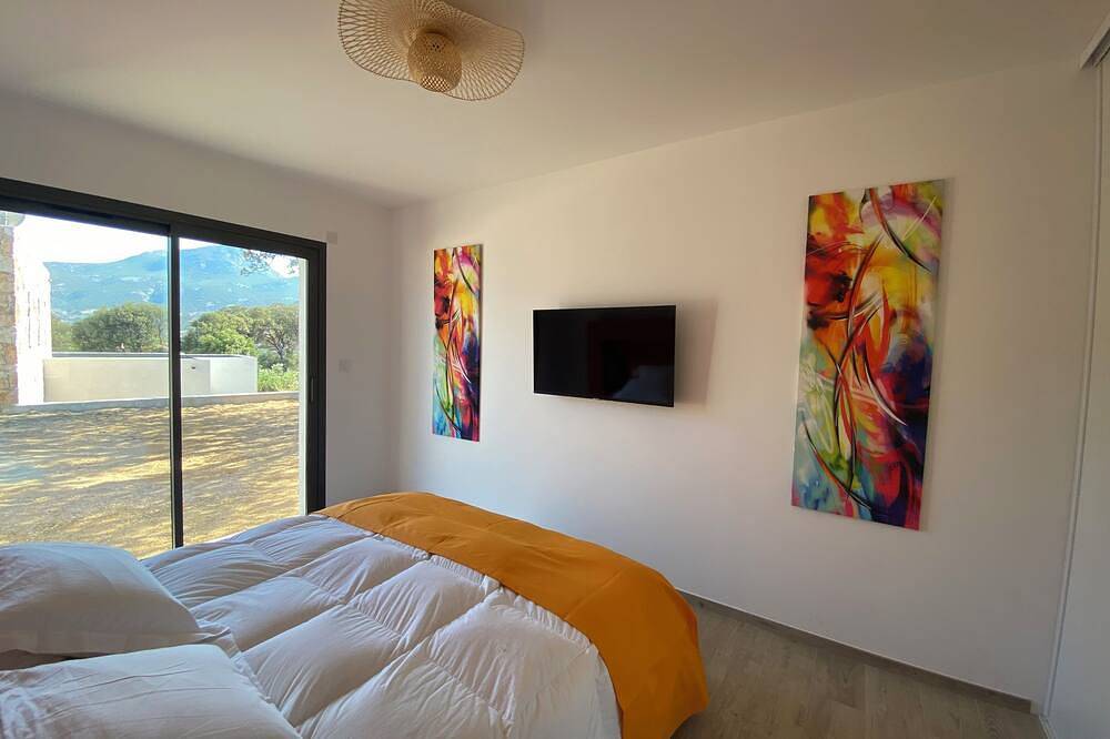 Villa d' architecte, avec superbe vue sur la baie de Calvi entre mer et montagne in Calvi, Région de Calvi