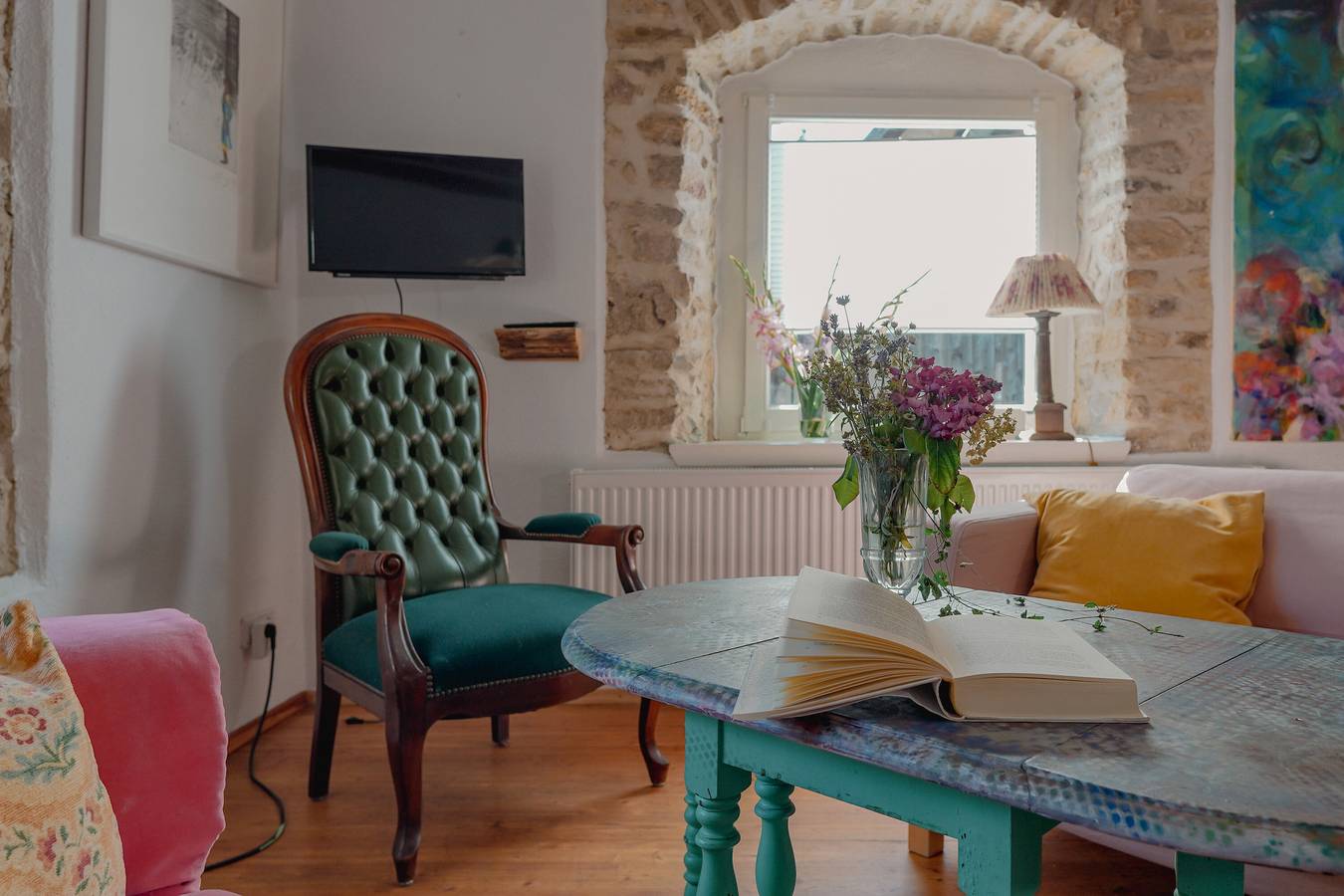 Ganze Wohnung, Ferienwohnung 'Haus der Malerin Wolke Eins' mit Bergblick, privater Terrasse und Wlan in Britzingen, Müllheim