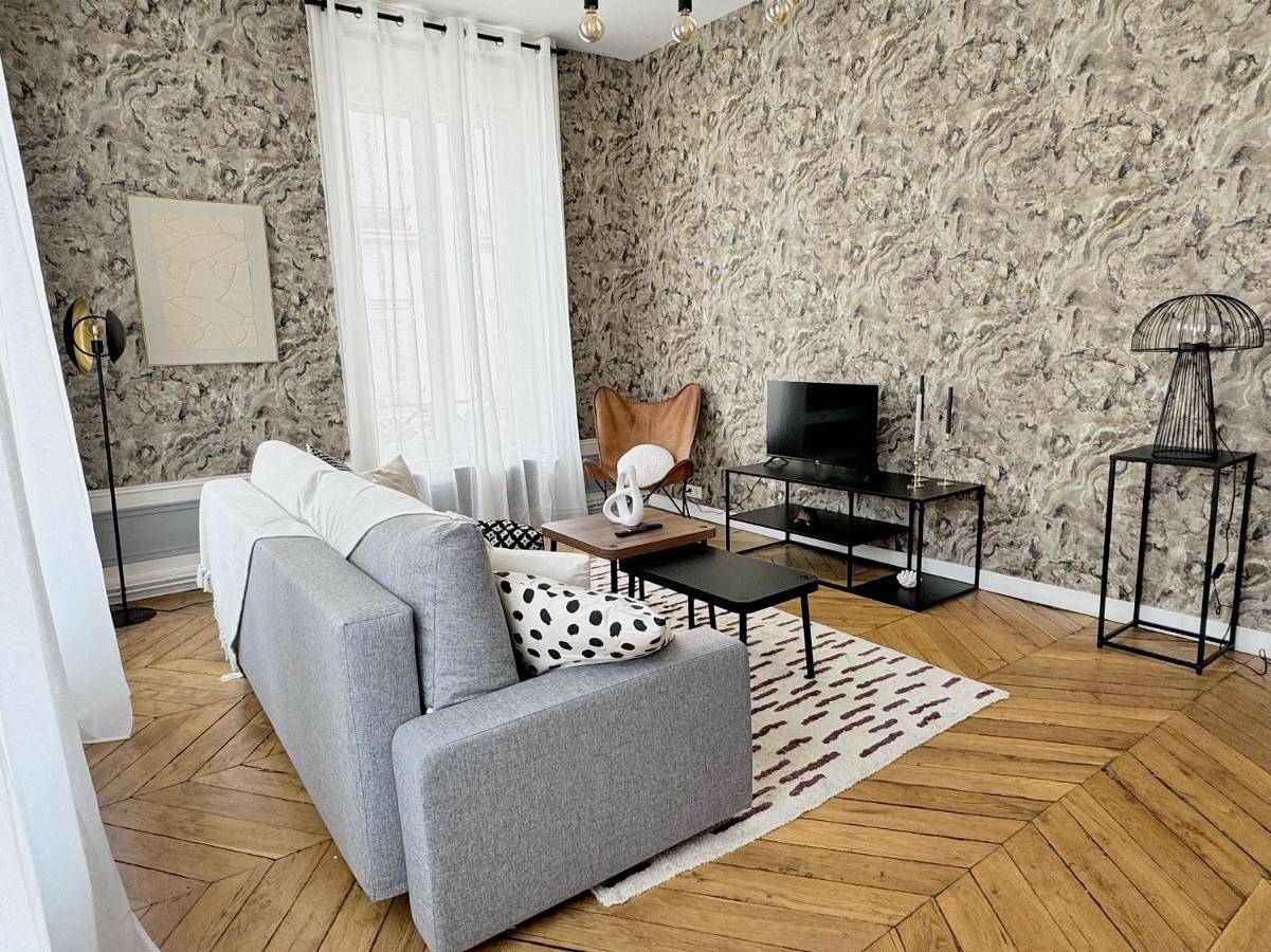 Appartement entier, Merengue - Appartement 10 personnes - Check in h24 & Wifi in Oullins, Lyon et ses environs
