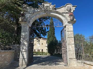 Hôtel pour 16 personnes, avec piscine ainsi que jacuzzi et terrasse à Le Puy-Sainte-Réparade