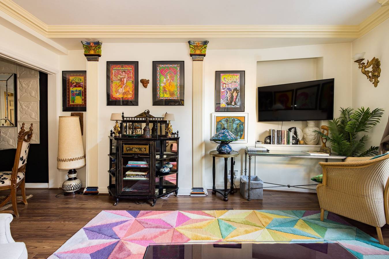 Entire vacation apartment, Mayfair 3-Bed 5-Guest Berkeley Square 1729 House in London, South East England